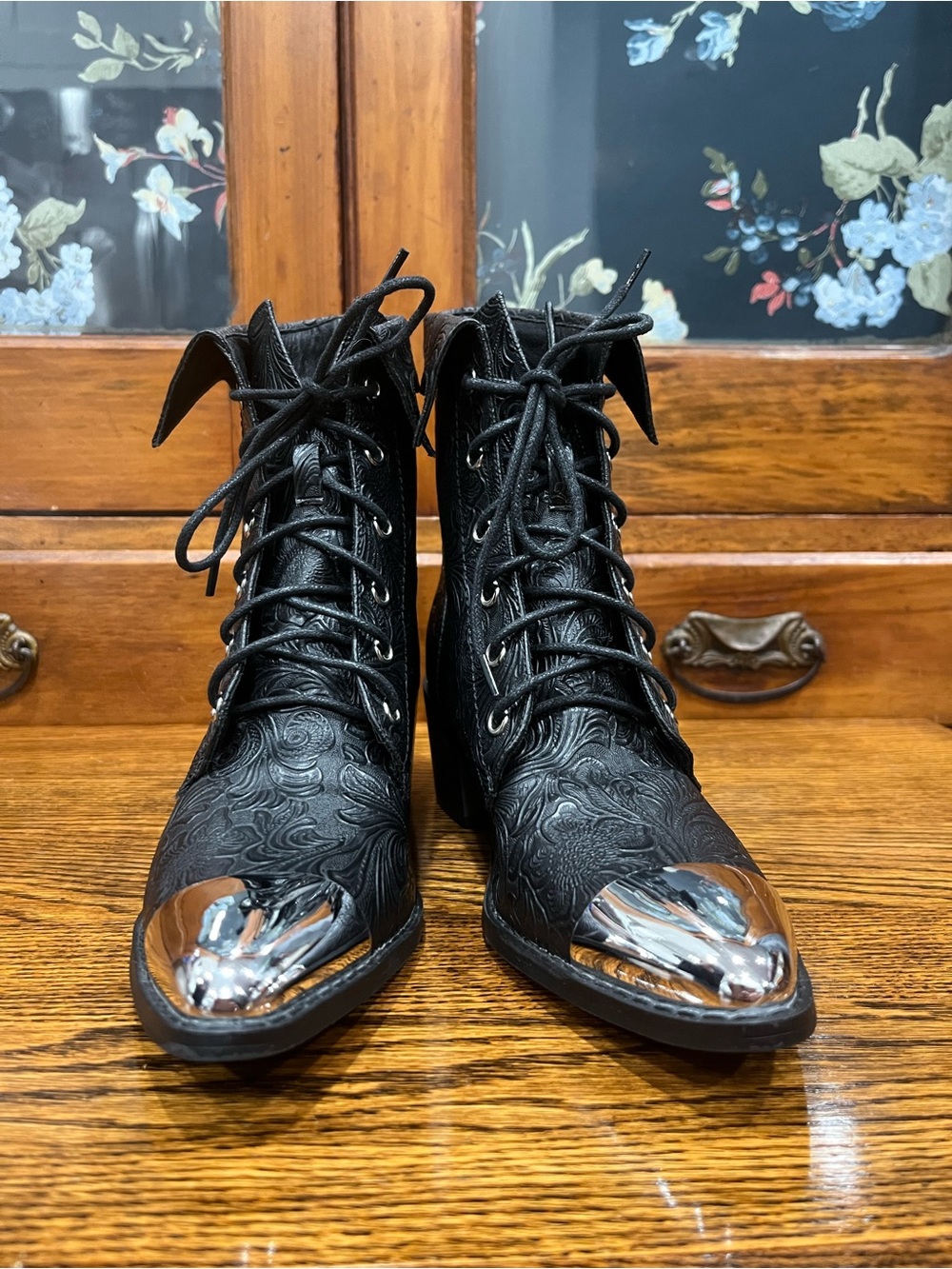 🖤 Dolls Kill Widow Embossed Batwing Ankle Boots — Women’s 7 Gothic Witchy Emo - Picture 3 of 8